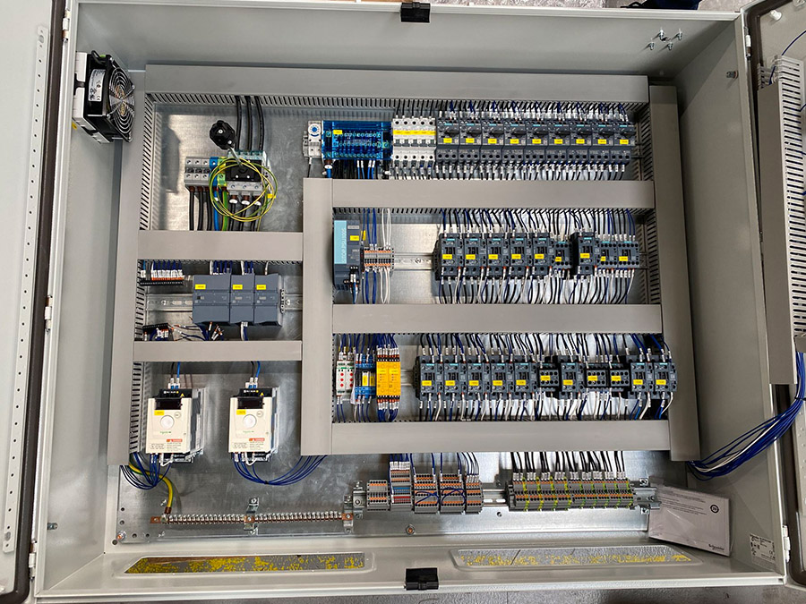 Prefabrication of control cabinet including PLC+HMI programming